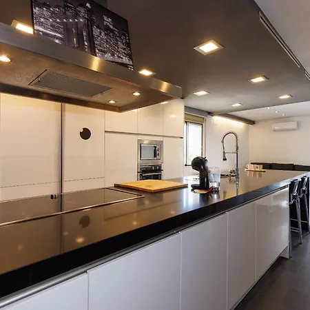Uhc Versailles Family Complex Apartment